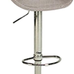 Telaio in metallo cromato con forma a seduta e schienale realizzati in un unico blocco di polipropilene intrecciato effetto rattan.